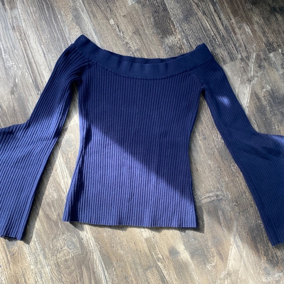 2 piece off-the-shoulder sweater and skirt - Picture 5 of 8